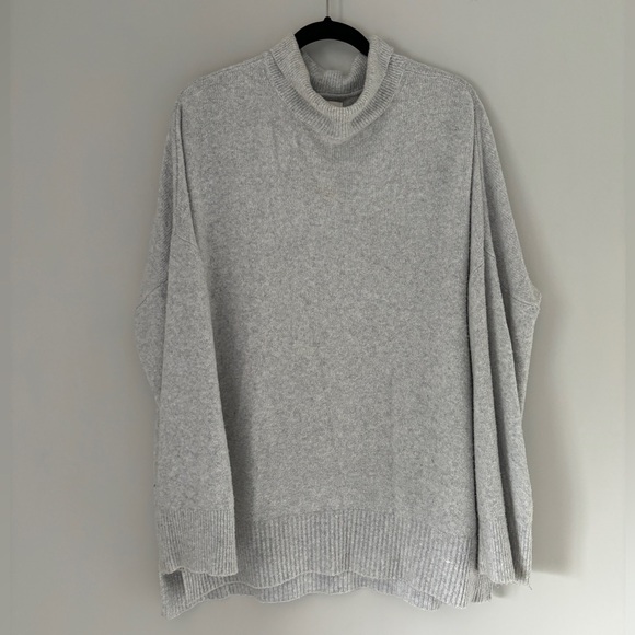 Abercrombie & Fitch Grey Oversized Turtleneck Sweater - Picture 4 of 5